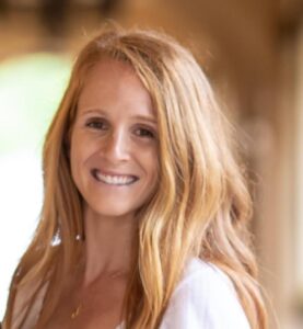 Mackenzie rae headshot for wise girl workshops